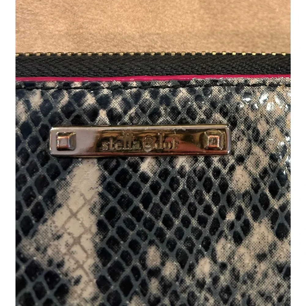 Stella And Dot Python Print Wrislet Wallet Phone Holder